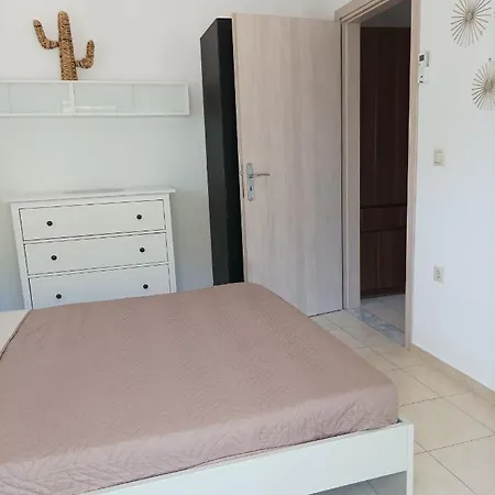 Away From * 依克希亚